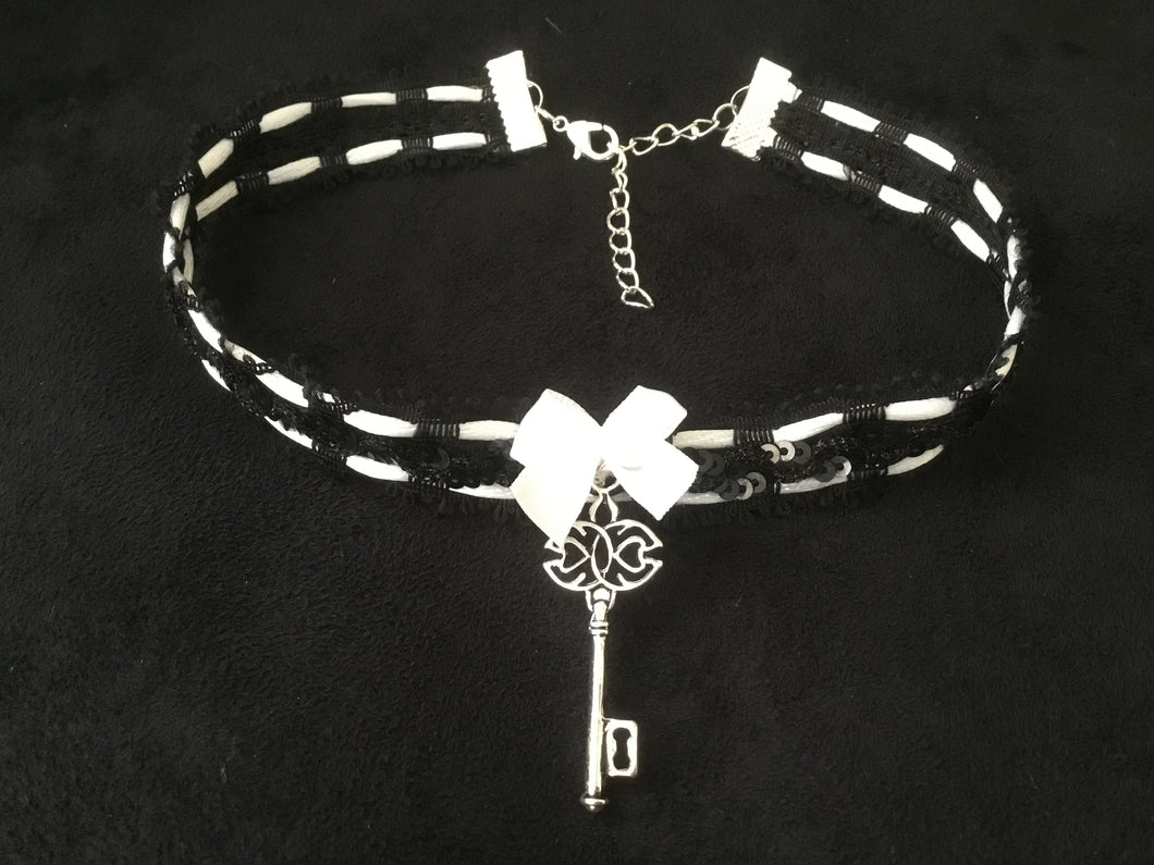 Sexy Black & White Collar