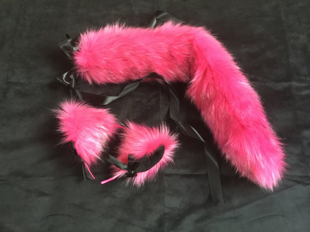 Gorgeous Hot Pink & Black Kitten - Wolf Play Set